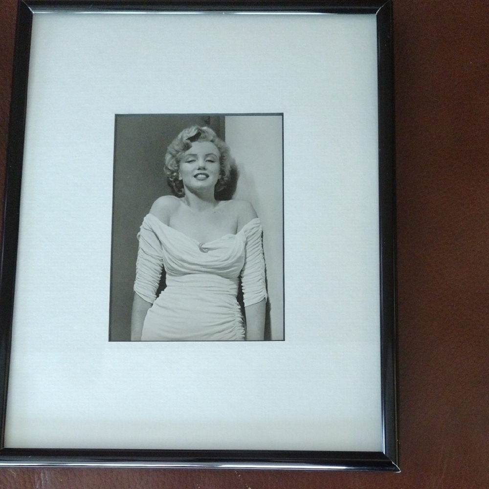 Framed Black and White Portrait Of Marilyn Monroe